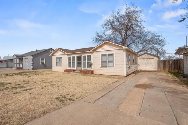 Photo 3 — 107 Hickory Street, Levelland, TX 79336
