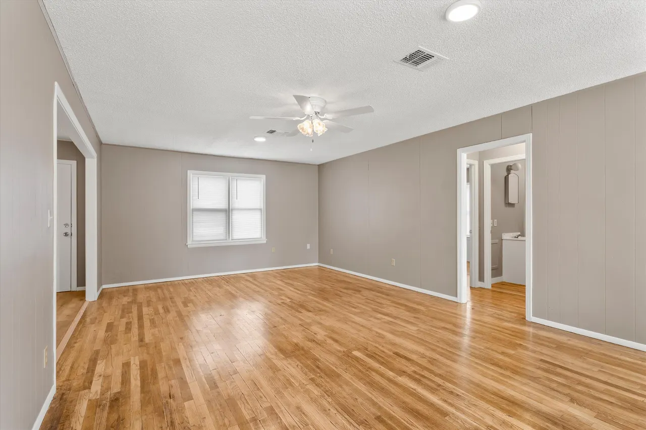 Photo 5 — 107 Hickory Street, Levelland, TX 79336
