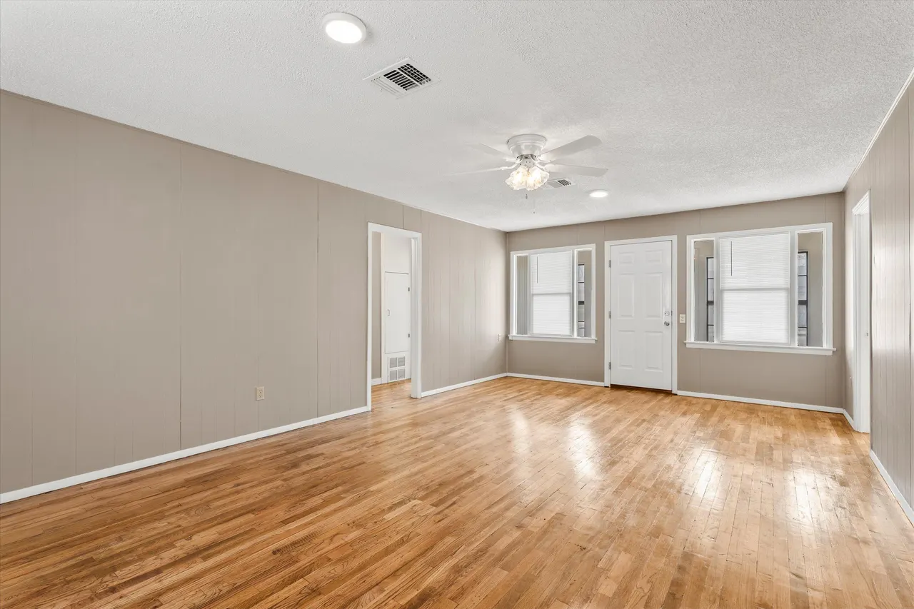 Photo 8 — 107 Hickory Street, Levelland, TX 79336