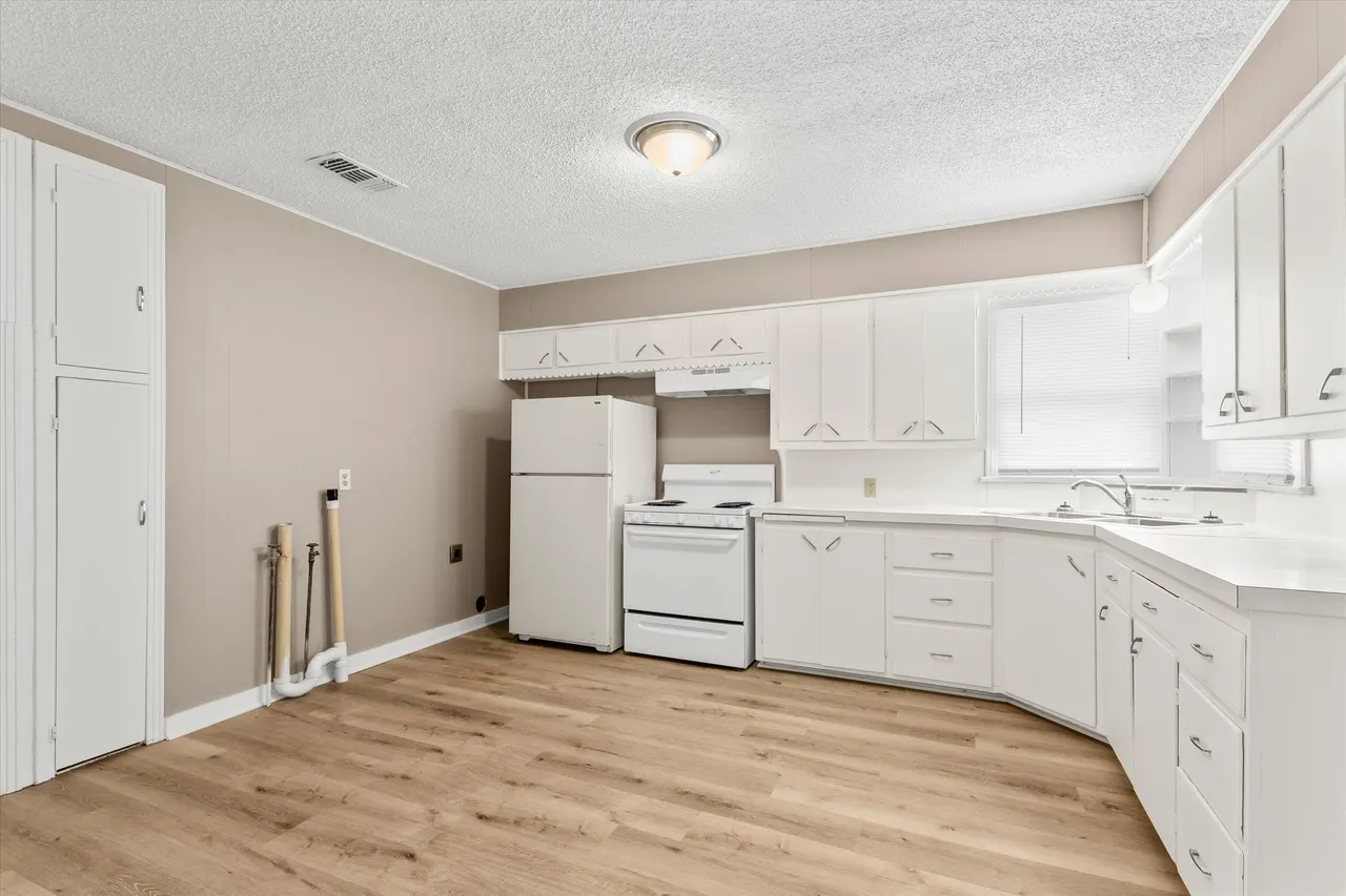 Photo 9 — 107 Hickory Street, Levelland, TX 79336