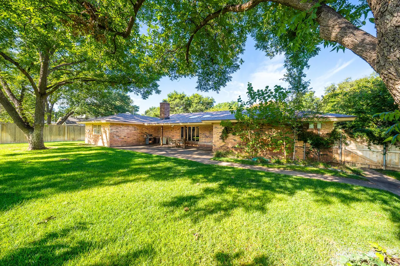 Photo 2 — 6603 Oxford Avenue, Lubbock, TX 79413