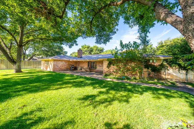 Photo 2 — 6603 Oxford Avenue, Lubbock, TX 79413