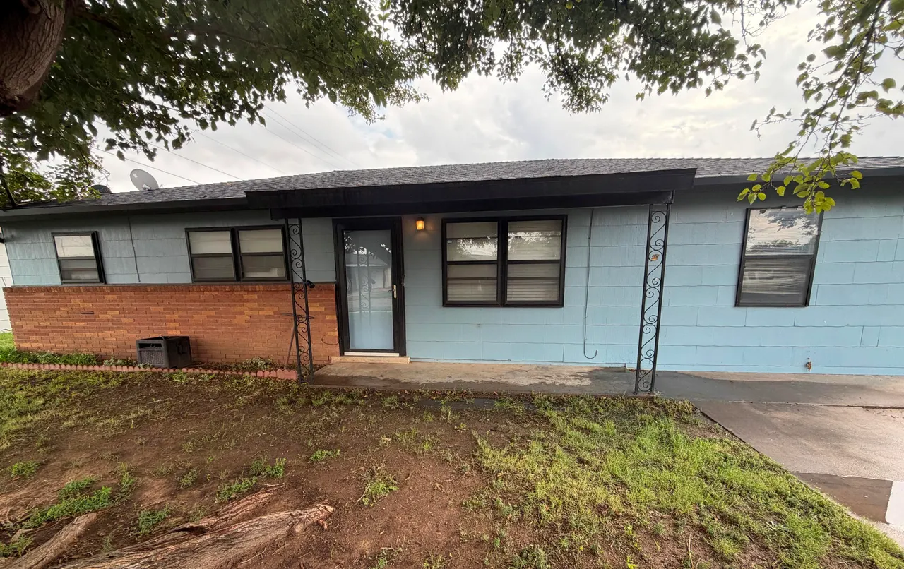 Front exterior — 1407 W 25th Street, Plainview, TX 79072