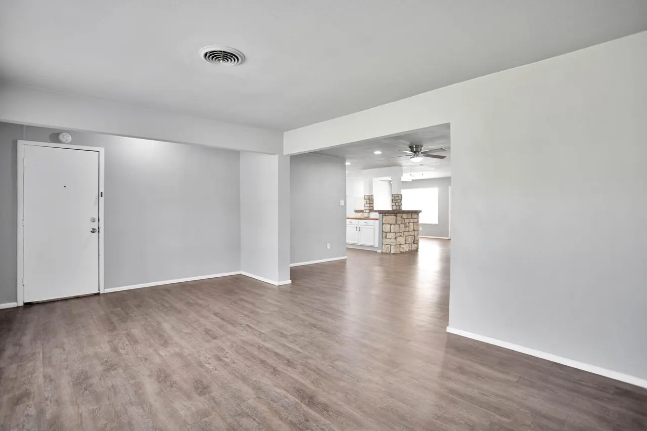 Photo 4 — 6611 Canton Avenue, Lubbock, TX 79413