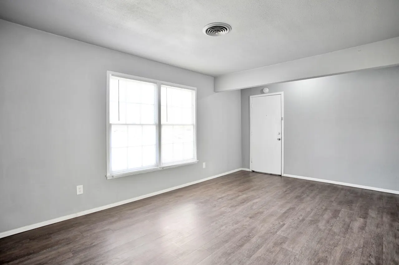 Photo 5 — 6611 Canton Avenue, Lubbock, TX 79413