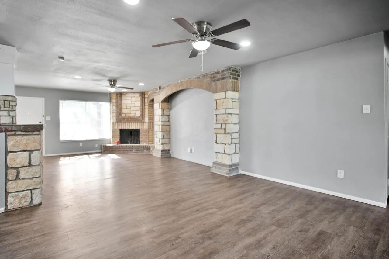 Photo 11 — 6611 Canton Avenue, Lubbock, TX 79413