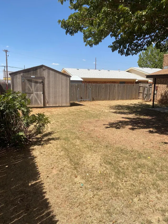 Photo 8 — 7404 Fir Avenue, Lubbock, TX 79404