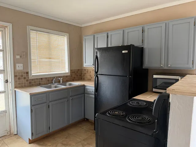 Photo 4 — 1204 Ave K, Levelland, TX 79336