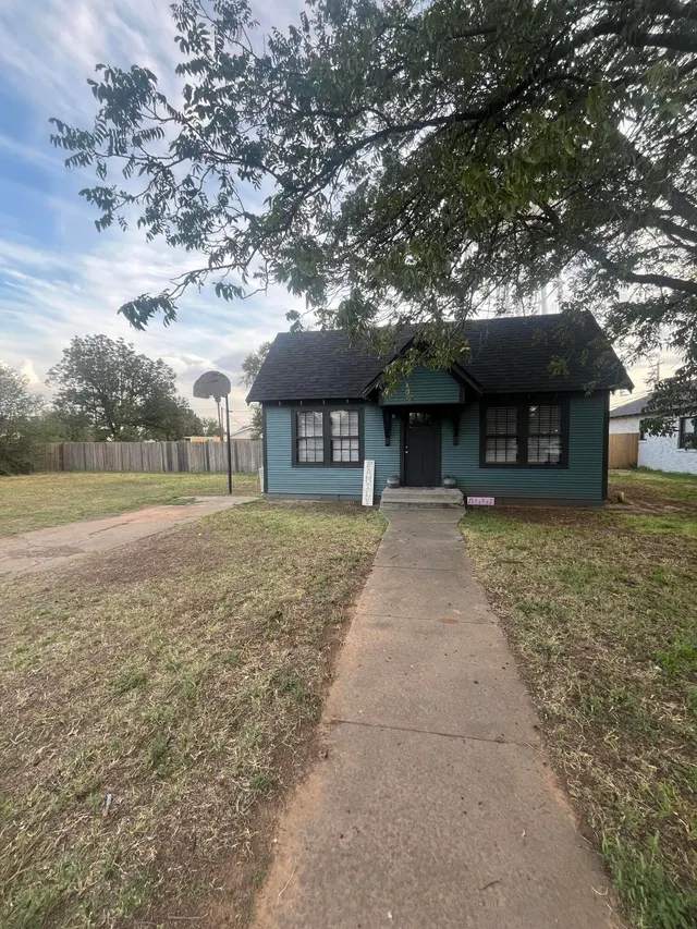 Front exterior — 2127 N 1st Street, Tahoka, TX 79373