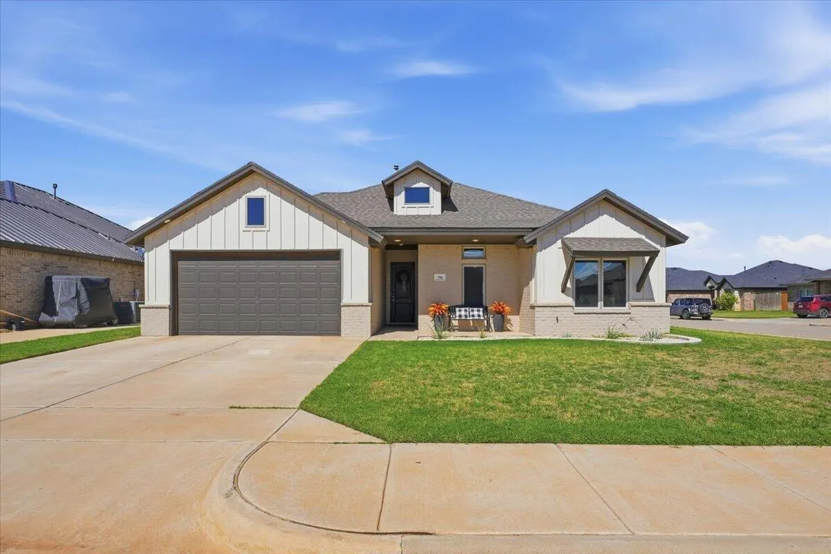 Front exterior — 716 Ventoso Circle, Wolfforth, TX 79382
