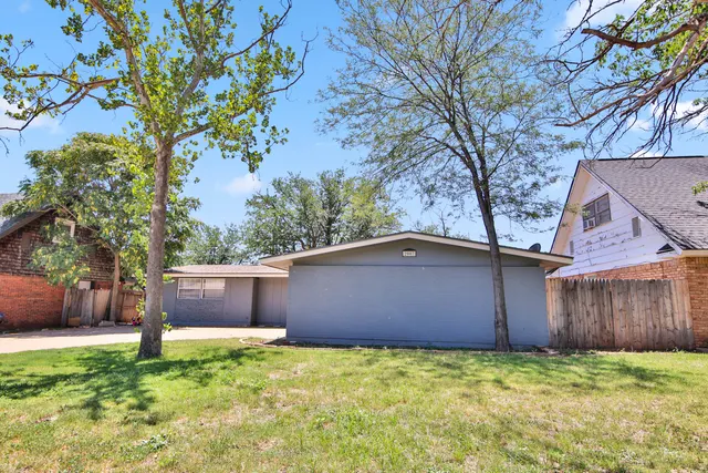 Photo 3 — 2007 68th Street, Lubbock, TX 79412