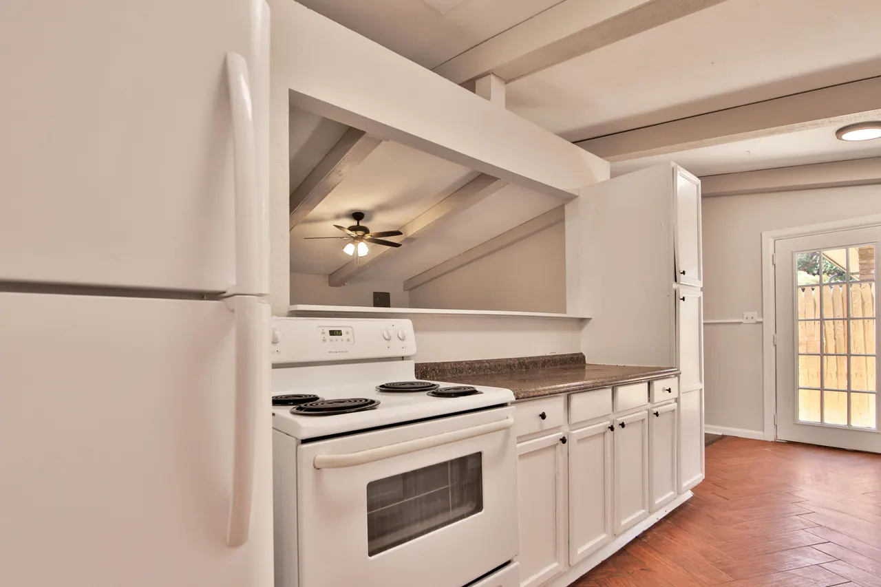 Photo 7 — 2007 68th Street, Lubbock, TX 79412