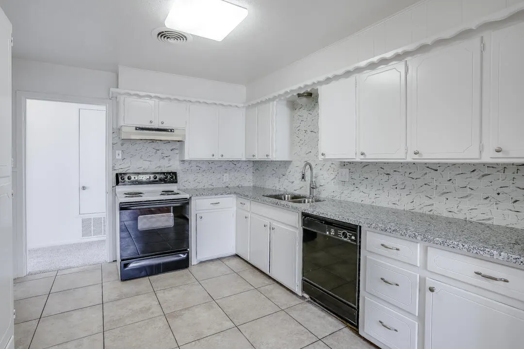 Photo 9 — 2821 32nd Street, Lubbock, TX 79410