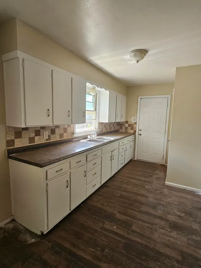 Photo 5 — 2116 E 30th Street, Lubbock, TX 79404