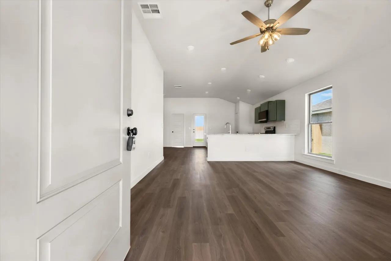 Photo 3 — 13710 Gary Avenue, Lubbock, TX 79423