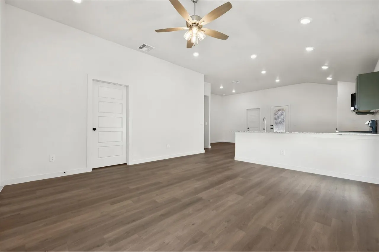 Photo 5 — 13710 Gary Avenue, Lubbock, TX 79423