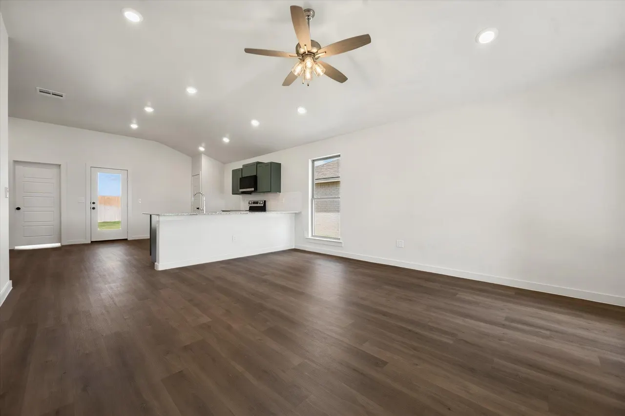 Photo 6 — 13710 Gary Avenue, Lubbock, TX 79423
