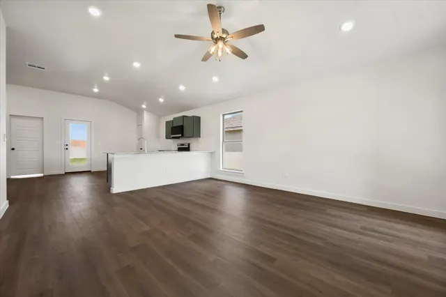 Photo 6 — 13710 Gary Avenue, Lubbock, TX 79423