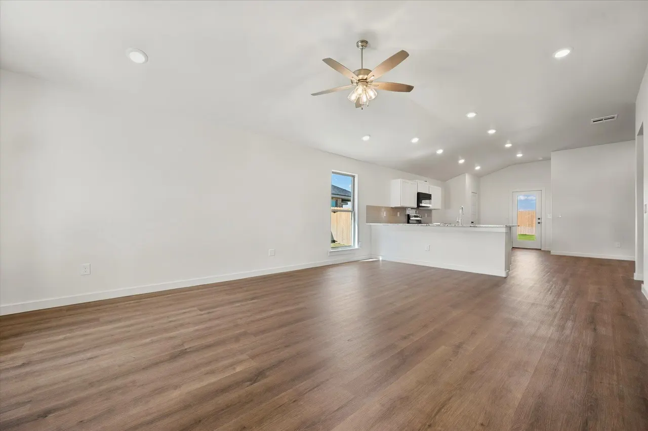 Photo 4 — 13712 Gary Avenue, Lubbock, TX 79423