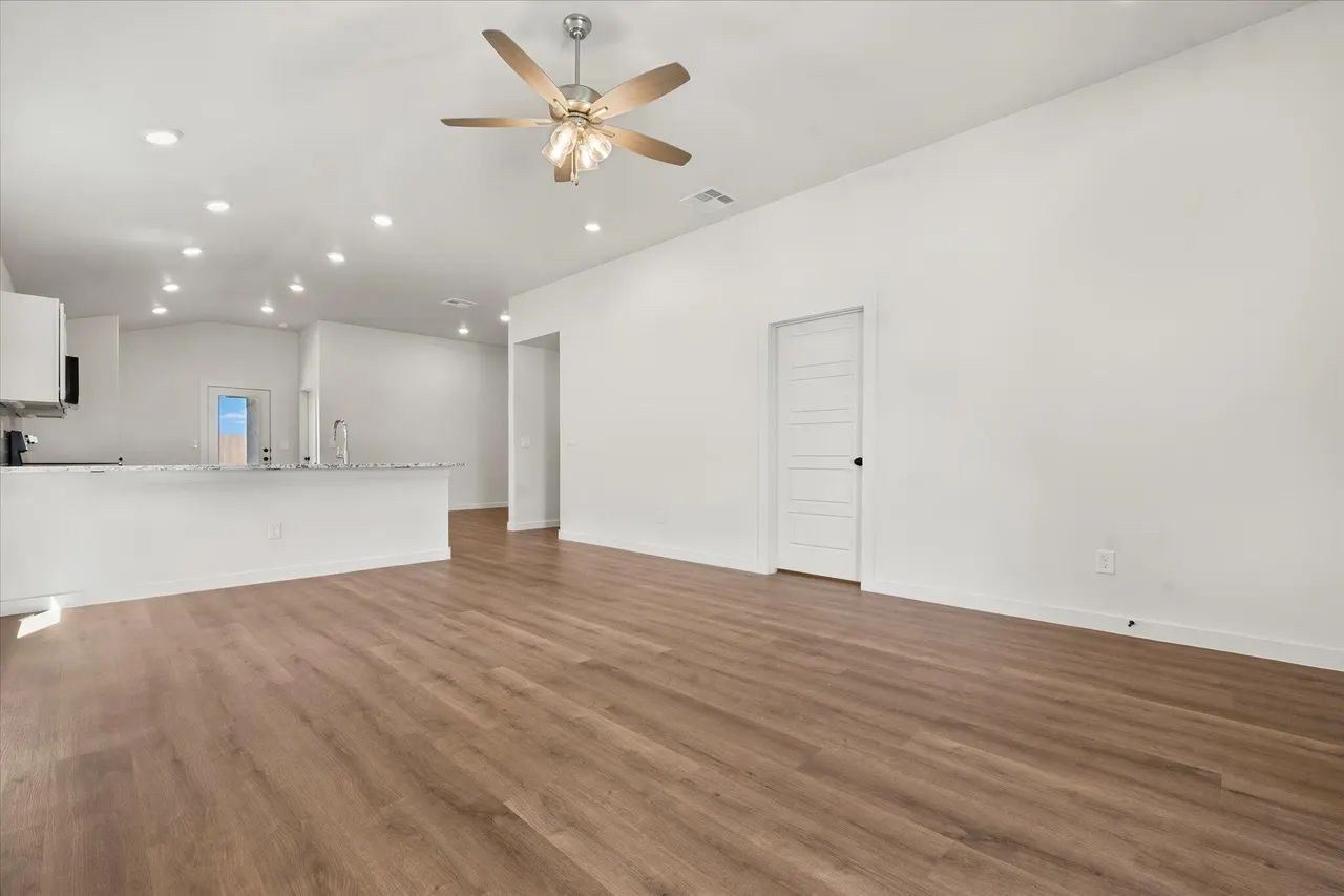 Photo 5 — 13712 Gary Avenue, Lubbock, TX 79423