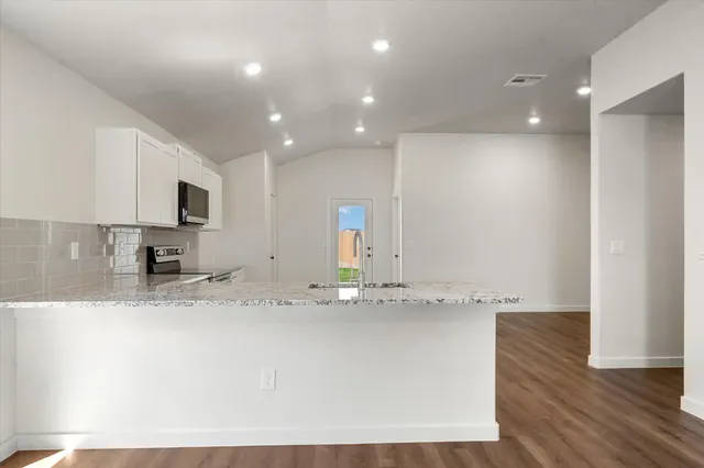 Photo 6 — 13712 Gary Avenue, Lubbock, TX 79423