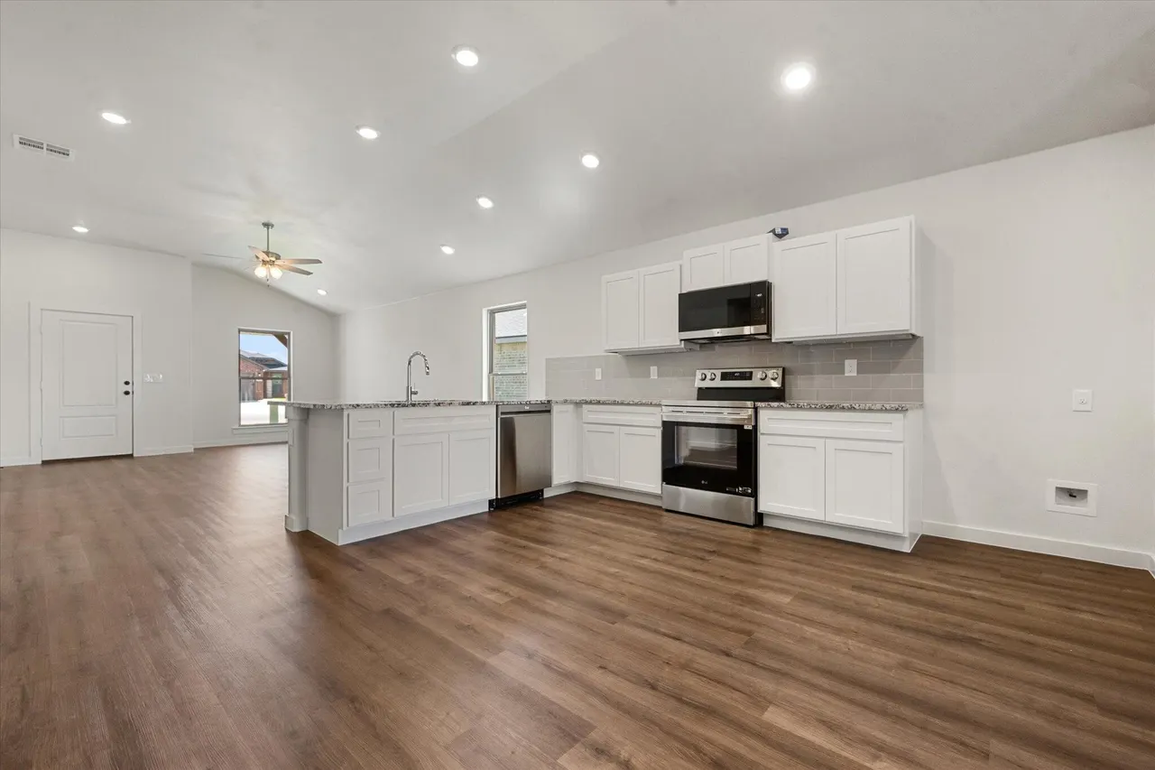 Photo 8 — 13712 Gary Avenue, Lubbock, TX 79423