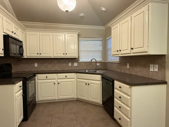 Photo 4 — 5910 102nd Street, Lubbock, TX 79424