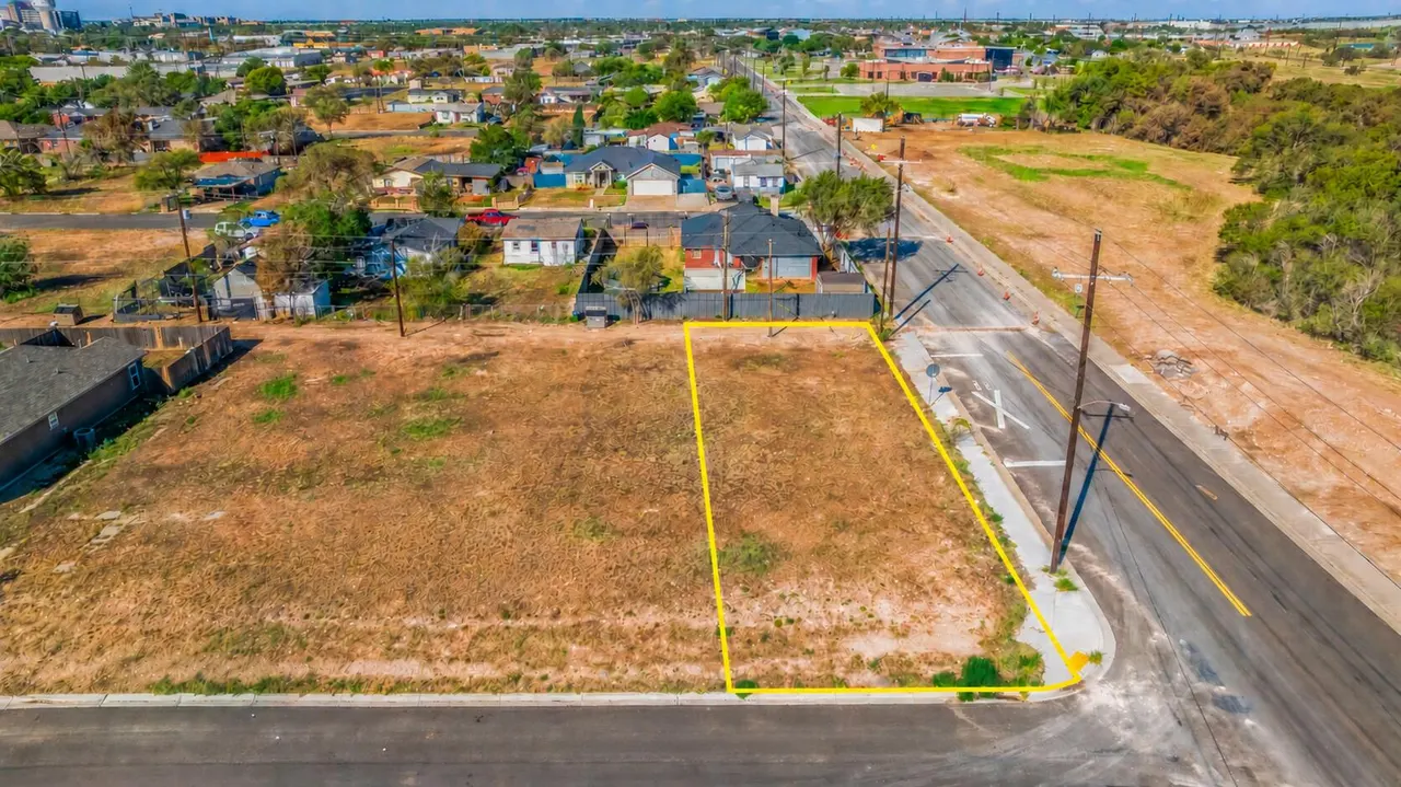 Front exterior — 329 N Avenue Q, Lubbock, TX 79415