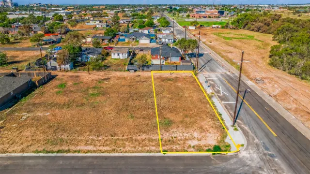 Front exterior — 329 N Avenue Q, Lubbock, TX 79415