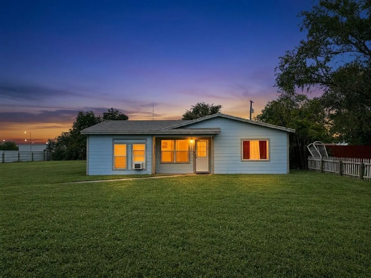 Photo 2 — 605 W 1st Street, Littlefield, TX 79339