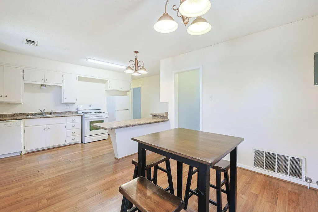 Photo 22 — 1724 28th Street, Lubbock, TX 79411