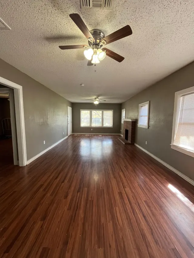 Photo 3 — 2208 18th Street, Lubbock, TX 79401