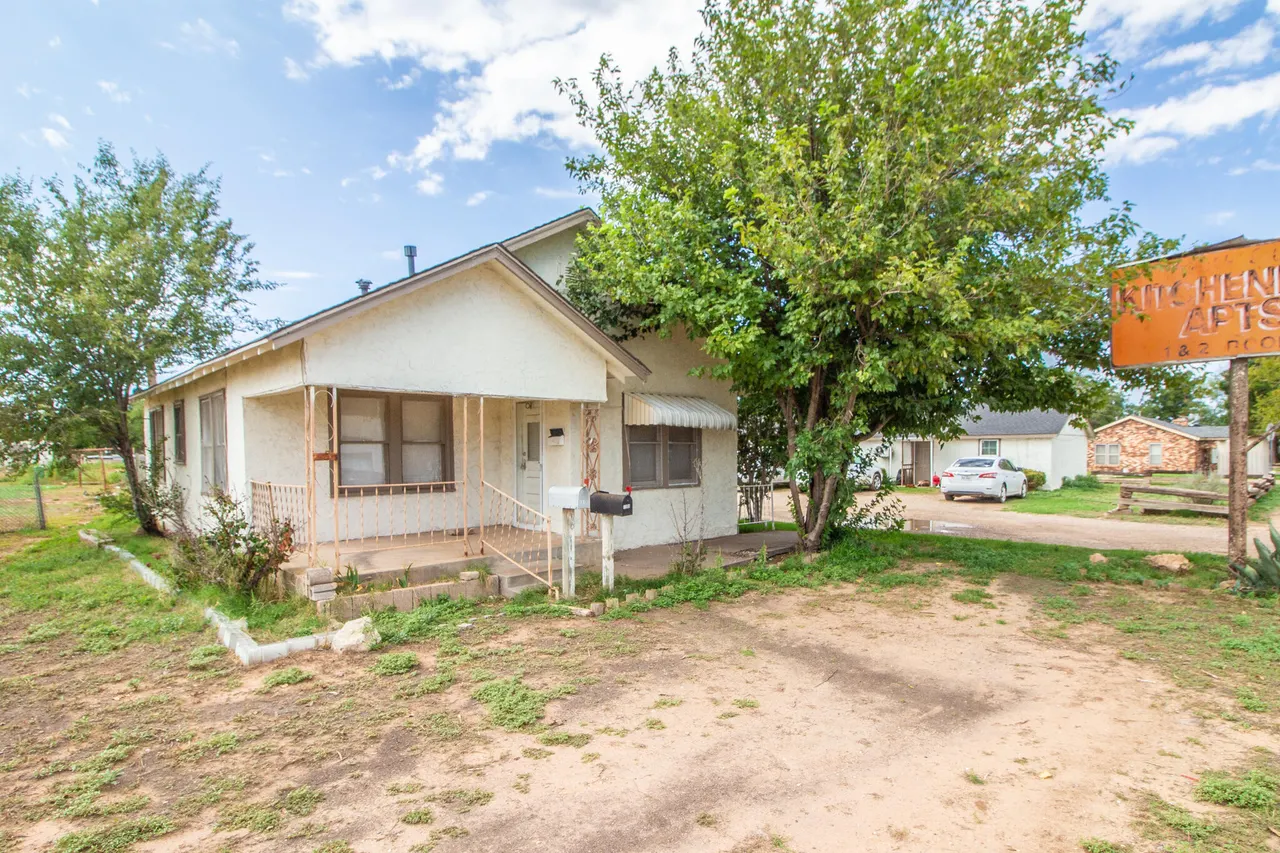 Front exterior — 1305 S 9th Street, Slaton, TX 79364