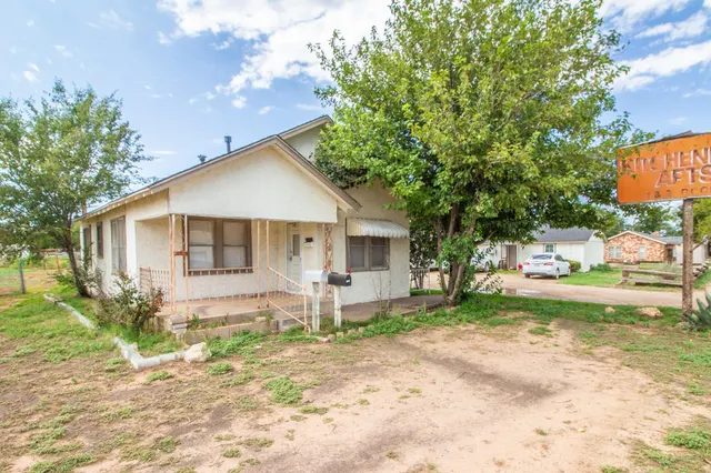 Front exterior — 1305 S 9th Street, Slaton, TX 79364