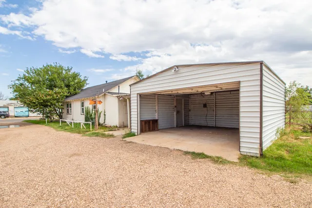 Photo 2 — 1305 S 9th Street, Slaton, TX 79364
