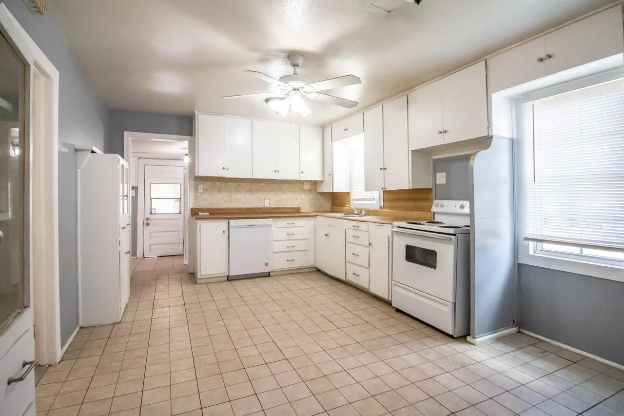 Photo 6 — 1305 S 9th Street, Slaton, TX 79364
