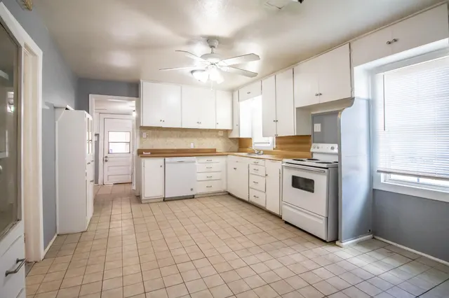 Photo 6 — 1305 S 9th Street, Slaton, TX 79364