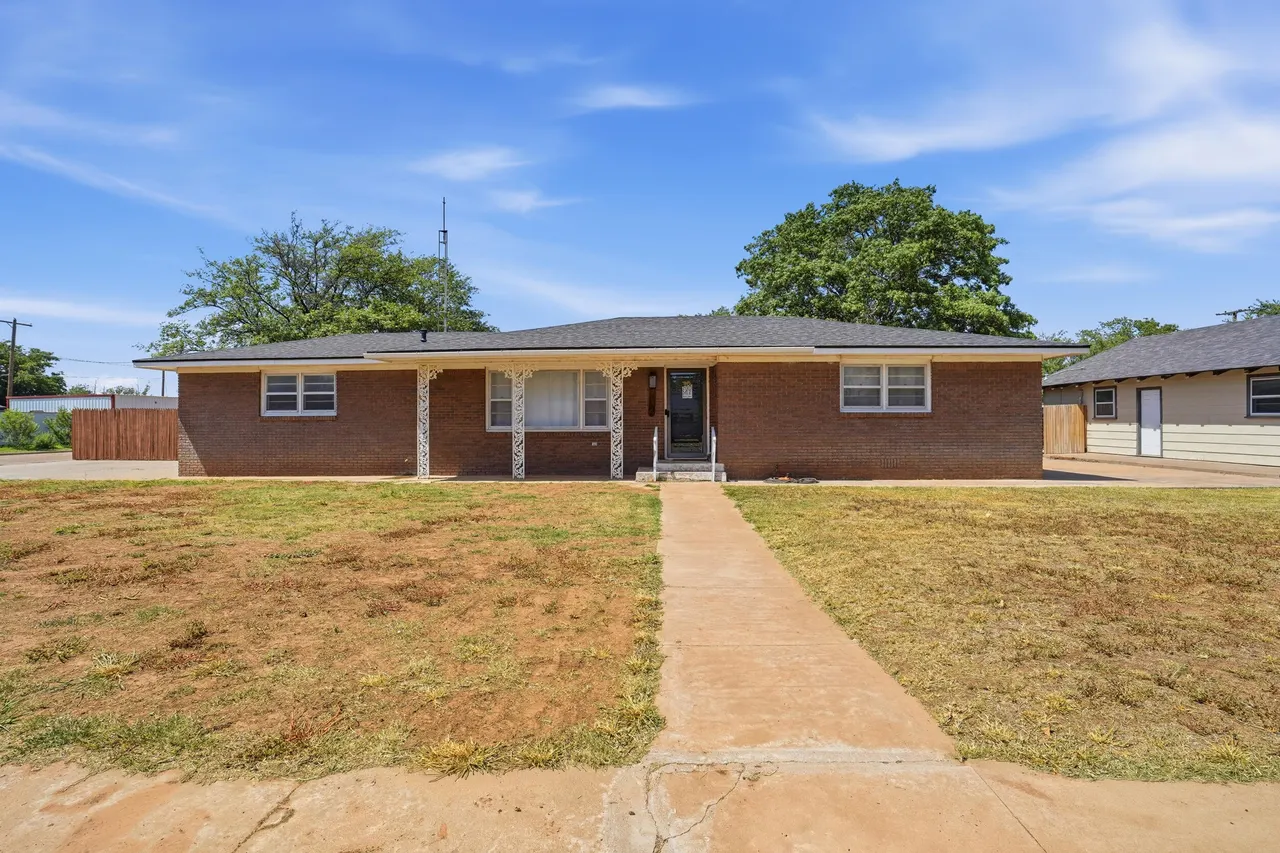 Front exterior — 1114 8th  Street, Olton, TX 79064