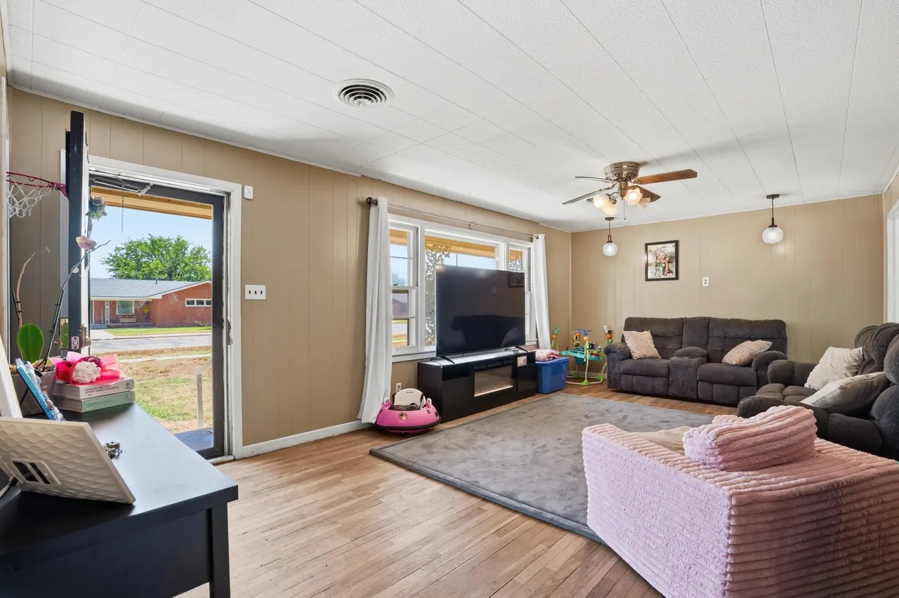 Photo 4 — 1114 8th  Street, Olton, TX 79064