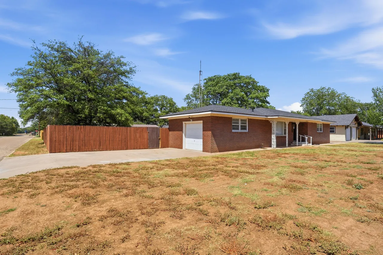 Photo 18 — 1114 8th  Street, Olton, TX 79064