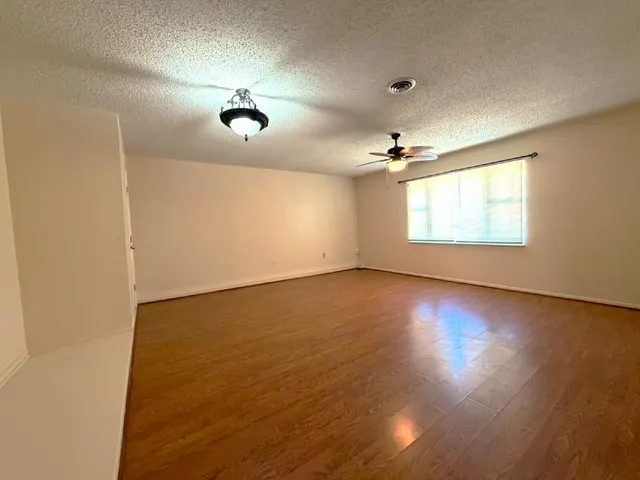 Photo 4 — 5015 52nd Street, Lubbock, TX 79414