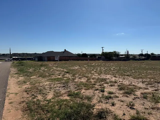 Photo 3 — 2105 N Avenue G, Lubbock, TX 79404