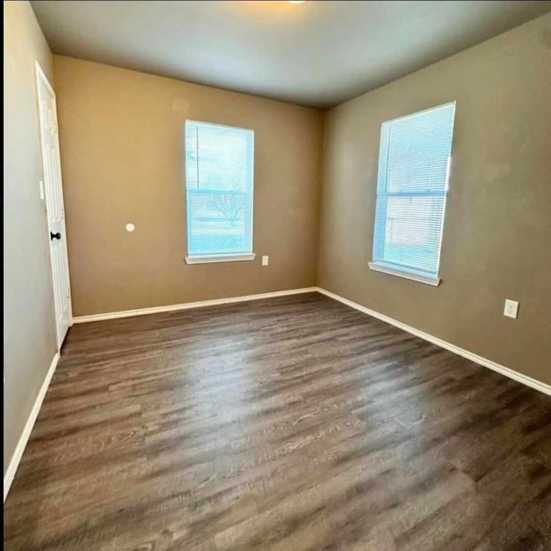 Photo 8 — 1319 E 16th Street, Lubbock, TX 79403