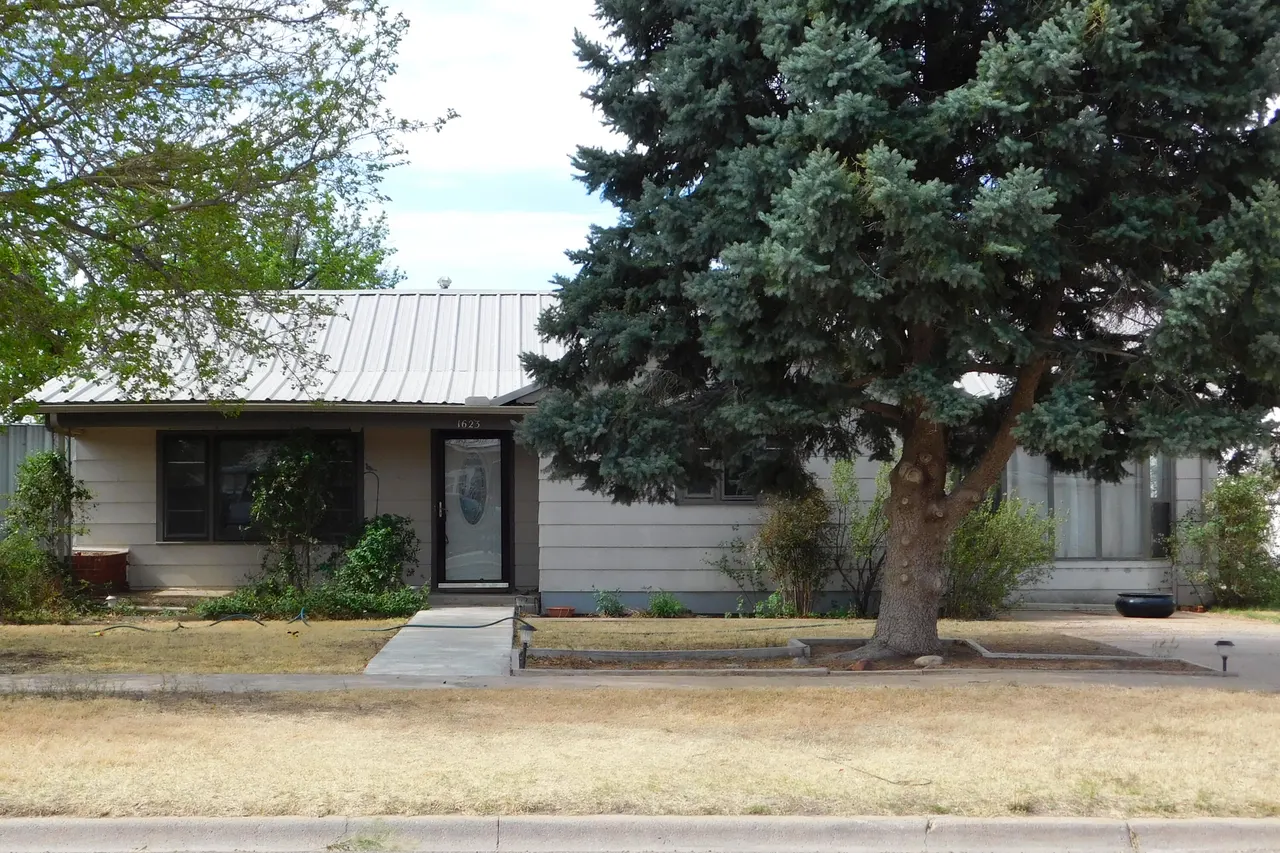 Front exterior — 1623 W Avenue C, Muleshoe, TX 79347