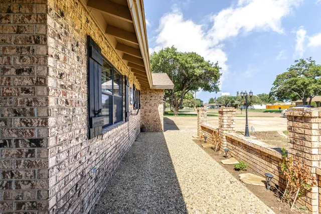 Photo 5 — 1311 Itasca Street, Plainview, TX 79072