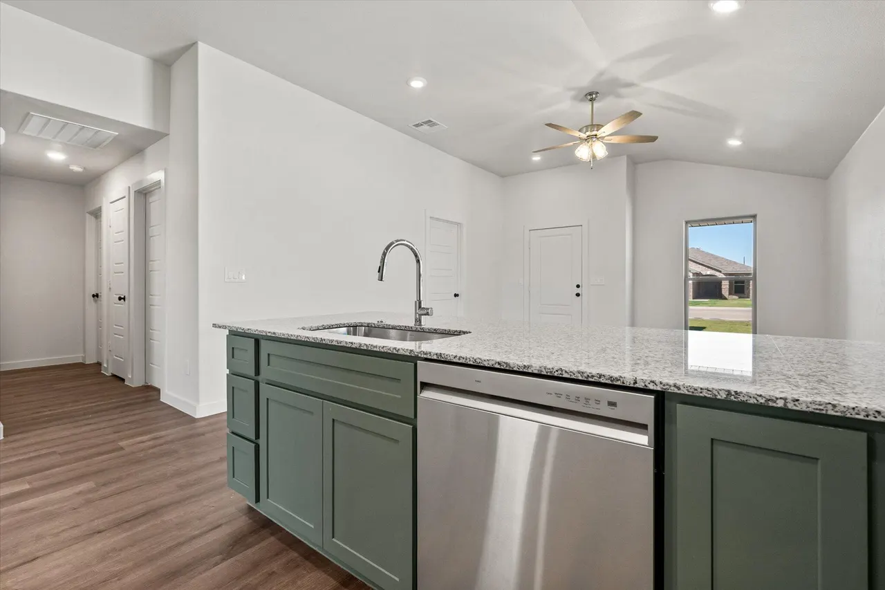 Photo 17 — 1305 Trenton Avenue, Lubbock, TX 79416
