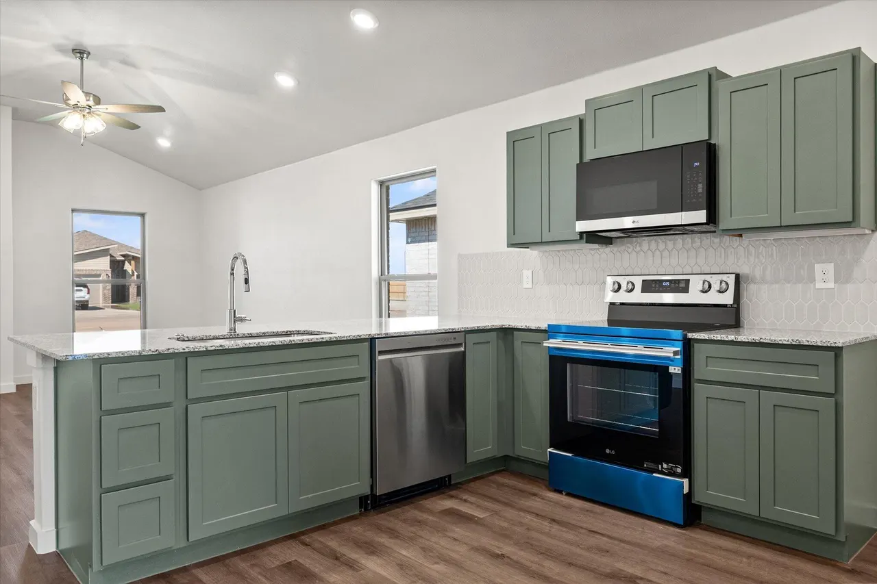 Photo 13 — 1305 Trenton Avenue, Lubbock, TX 79416
