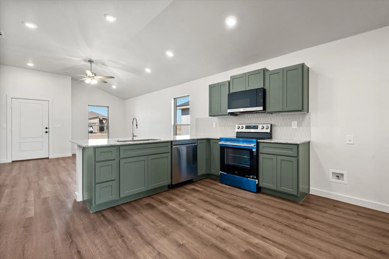 Photo 14 — 1305 Trenton Avenue, Lubbock, TX 79416