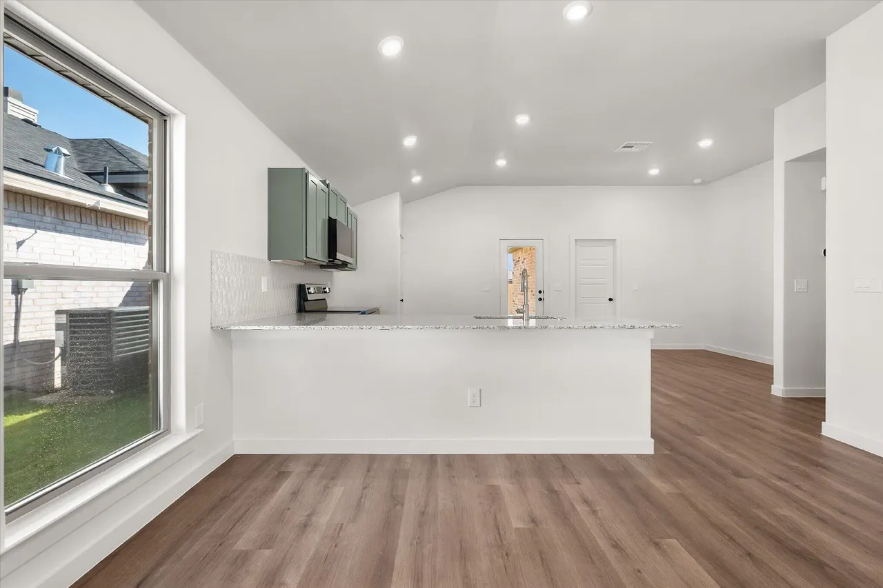 Photo 10 — 1305 Trenton Avenue, Lubbock, TX 79416