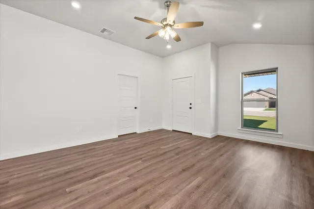 Photo 5 — 1305 Trenton Avenue, Lubbock, TX 79416